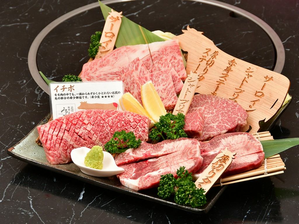 人気メニューのほか、希少部位を堪能できる。贅沢を食べ比べ『ステーキ食べ比べセット』