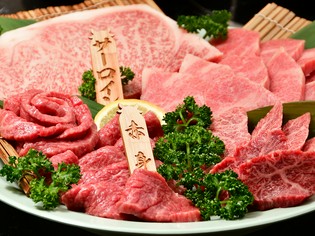 赤身と霜降りのバランスが絶妙なA5ランクの「宮崎牛」