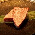 ヒレ肉の中でも特に肉質のよい真ん中の部分であり、ヒレ肉自体が1頭から3%ほどと、ほんのわずかしかとれない高級部位

