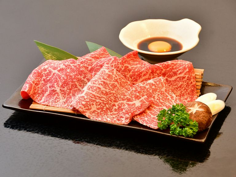 赤身肉の持つおいしさが口いっぱいに広がる『焼きすき』