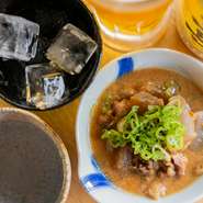 時間無制限の飲み放題プラン『飲みタイム』もあり、お酒好きにとってもうれしいお店。串かつをはじめとした大阪グルメと共に、おいしいお酒も心ゆくまで楽しめます。