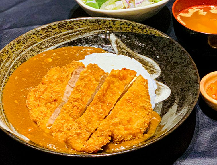 和風カツオだしでつくる匠のロースかつカレー