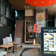 朝・昼・晩・深夜と利用できる時間帯もかなり長いのが特徴です。一人でもコースでも「東の匠SPF豚」の魅力を堪能できる料理が充実。さらにお酒も楽しめるメニューも揃っています。