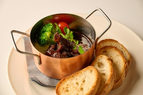 牛肉の赤ワイン煮込み　バケット付き