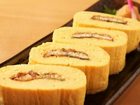 鰻をふんだんに使った、大きめサイズの『うまき』。食べ応えもあり、食事として、お酒のお供としてもオススメ。【うな和】ならではの贅沢な逸品をぜひ賞味あれ。