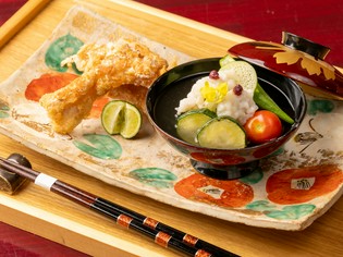 奥深い美味に驚き、だしに和む『とらふぐの唐揚げ　季節のお椀』