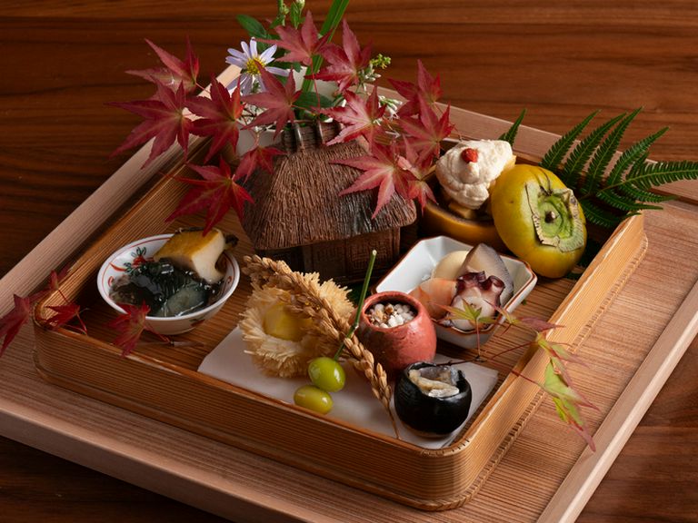 九州産の天然魚、全国の季節野菜や山里の幸で紡ぐコースが人気