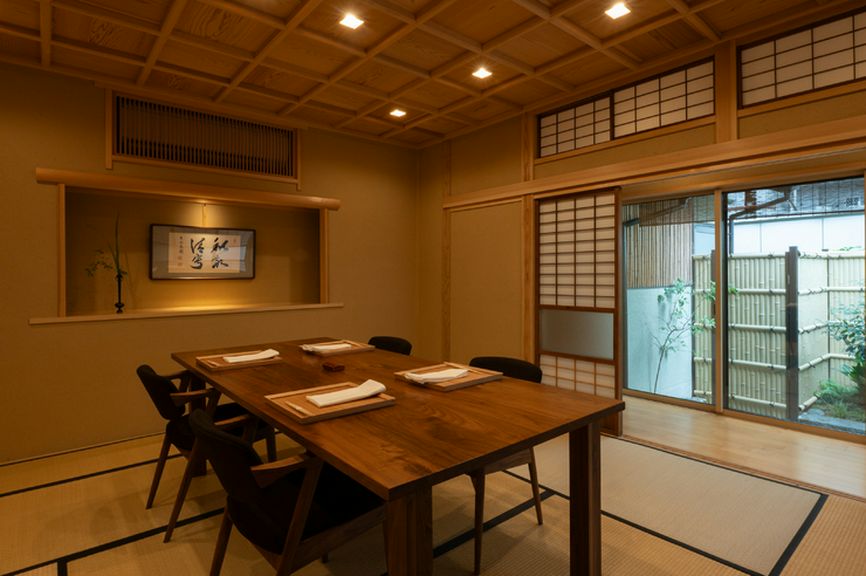 日本の伝統美が薫る、純和風の設えが美しい一軒家の日本料理店