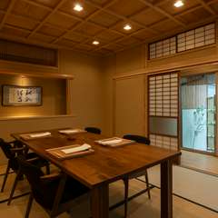 日本の伝統美が薫る、純和風の設えが美しい一軒家の日本料理店
