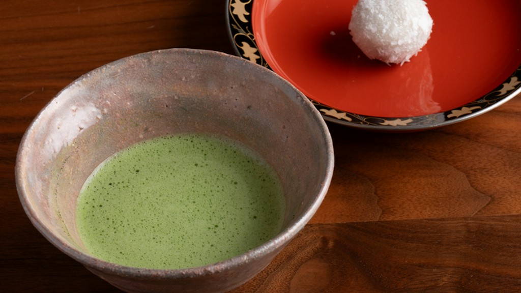 コースの最後には店主が点てる抹茶が登場