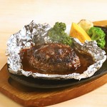 王道のデミグラスソース☆食べ飽きないように少し酸味をきかせてます♪