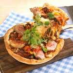 スパイスでBBQの香りを纏ったアメリカンなメキシカンなシカゴピザが新登場♪