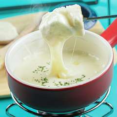 5種チーズをブレンドしたチーズソースで楽しむチーズフォンデュ