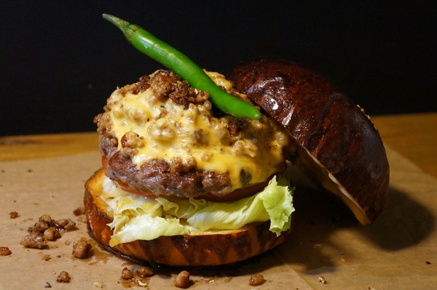 ハンドチョップ製法の100%ビーフパティ