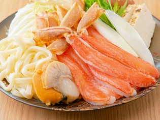 大きさや重さを厳選し、身がぎっしり詰まったずわいがにを選択