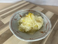 さわやかなシークワサー風味香る大根のお漬物。常連様お墨付きの隠れた超人気メニュー！
