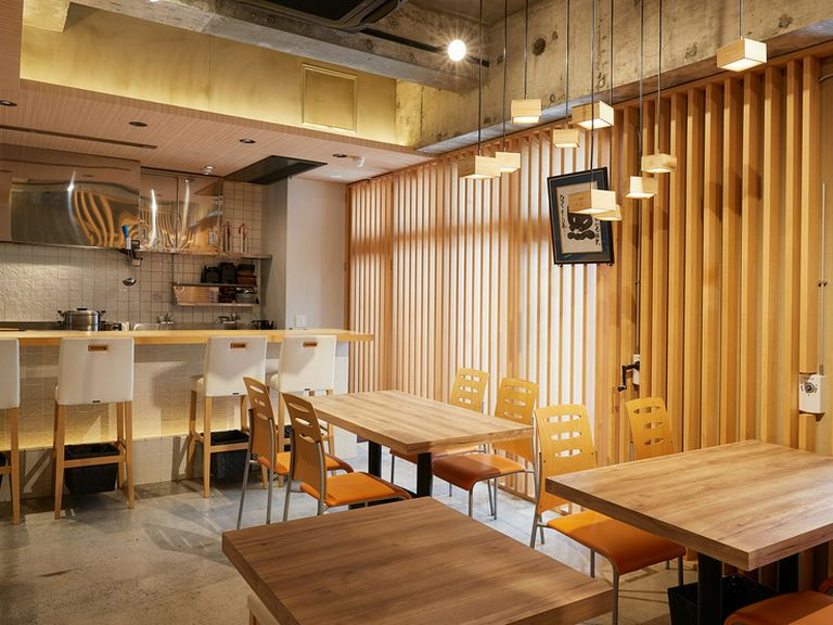 同僚や気心知れた仲間と、創作和食・沖縄料理を堪能