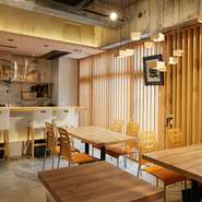 駅からのアクセスも良く、仕事帰りにも立ち寄りやすい場所にあります。10名よりも多い人数で利用する場合は、要相談で貸し切りにも対応可能。コースも前日迄の相談があれば、特別なプランを整えてくれるそうです。