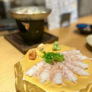 【新名物】生でも食べられる赤海老をさっとしゃぶしゃぶして召し上がれ。