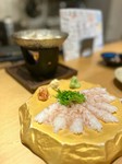 【新名物】生でも食べられる赤海老をさっとしゃぶしゃぶして召し上がれ。