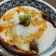 鰻と木の子をトトロで包み蒸して、ふわふわでとろっとろの仕上がり。