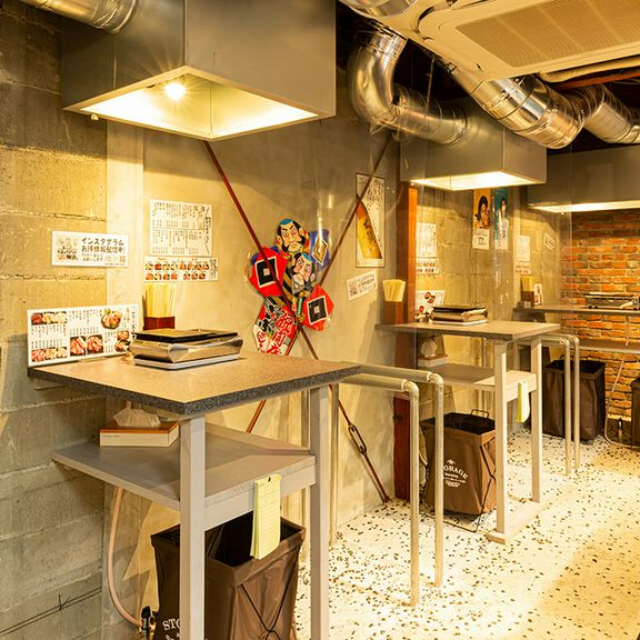 1人で楽しめる贅沢。お1人さまも安心の、スタンディング焼肉店