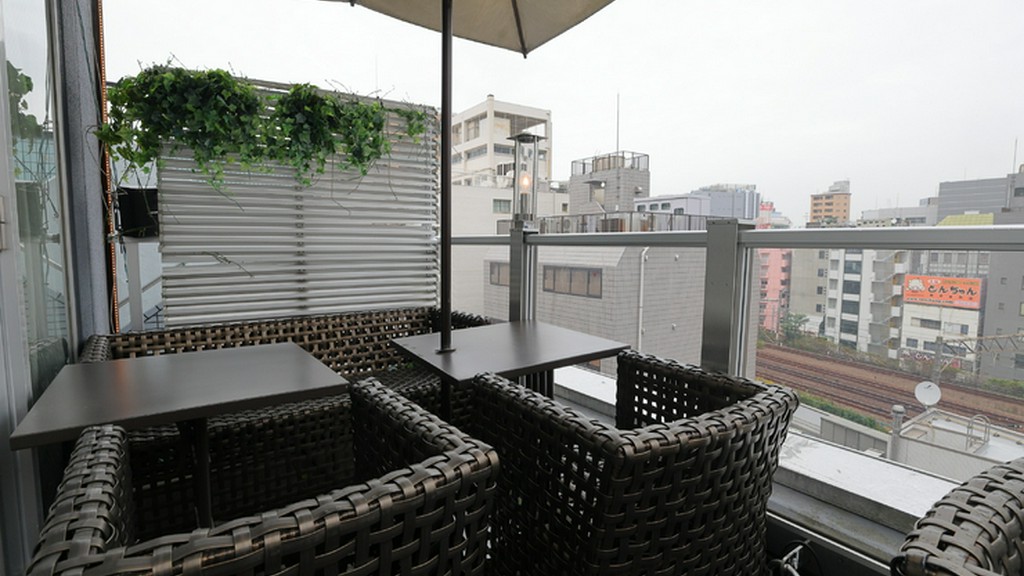 開放感のあるテラス席で、贅沢なリラックスタイムを