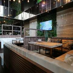 ラグジュアリーな空間は、カフェ利用も可能