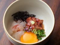 日本全国から旨いもんだけを集めた珠玉の料理を、囲炉裏でご堪能くださいませ。