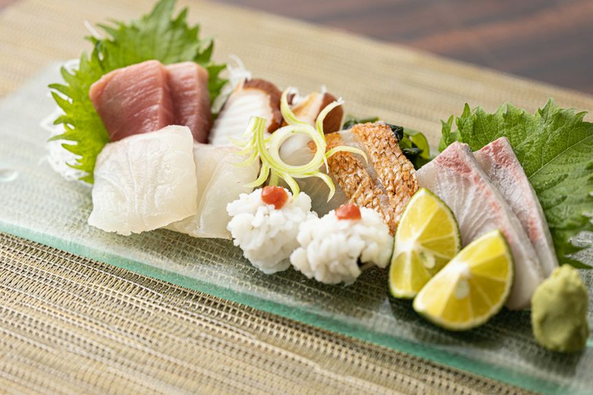 旬の魚介を使ったお造り盛り合わせ