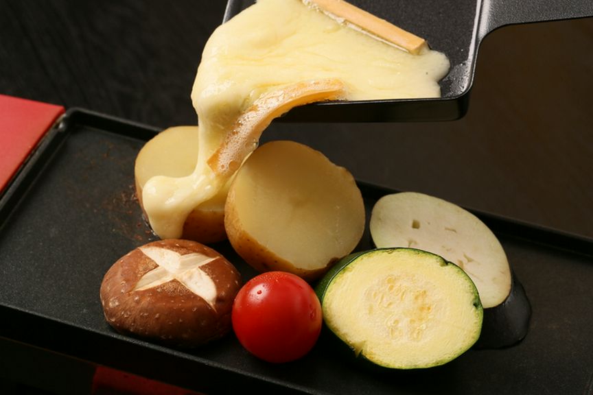 とろ〜りチーズと北海道産野菜のハーモニー『温野菜ラクレットチーズ掛け』