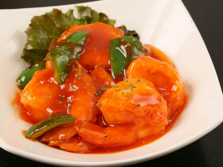 一品料理から宴会メニューまで多彩なメニューを楽しんで