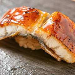 当店自慢の最上級のネタ15貫の盛り合わせ。
1貫ずつお出しさせていただいております。