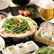 自慢のもつ鍋も、趣向を凝らした一品料理も味わうことができる【博多店】の特別コース。お鍋の種類や〆、デザートなども選ぶことができます。一人でオーダーできるのも魅力です。