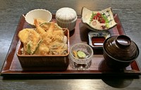 海老天重、ミニ刺身、小鉢、香の物、茶碗蒸し、味噌汁