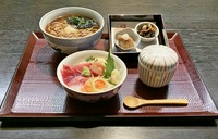 旬の刺身、小鉢、炊き合せ、野菜天ぷら、ご飯、味噌汁