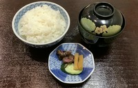 鍋焼きうどん、小鉢二種、茶碗蒸し　※お好みにより半ライス無料