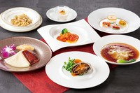 【9月】
・中国オードブル盛り合わせ
・手びれフカヒレの醤油煮込み
・大海老のマンゴーマヨネーズ仕立て
・鶏肉と夏野菜の黒酢炒め
・麻婆茄子のあんかけ焼きそば/本日のスープ
・デザート盛り合わせ