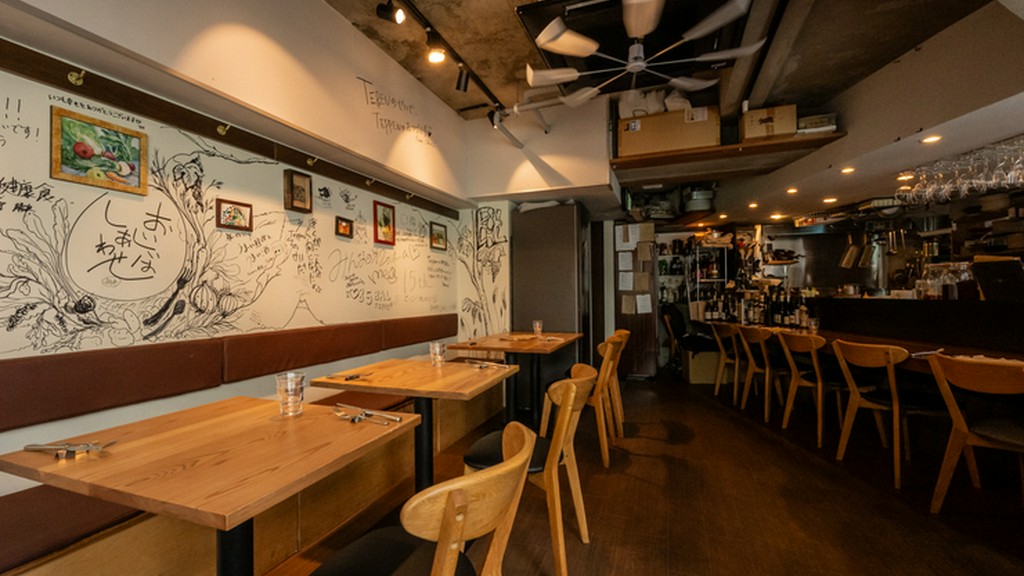 グラス片手に優雅な一時。大人の贅沢を楽しめるオシャレな空間