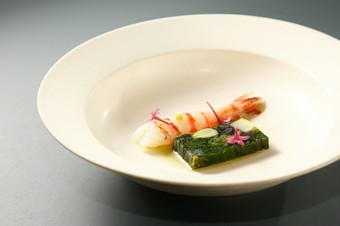 食材の圧倒的な存在感に驚く『境港直送 鬼海老 菜花のテリーヌ』