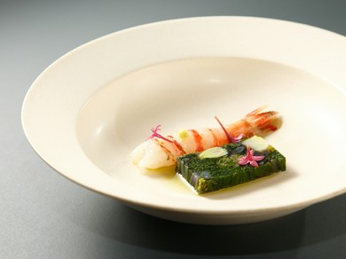 食材の圧倒的な存在感に驚く『境港直送 鬼海老 菜花のテリーヌ』