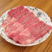 肉味が力強く、噛むことでさらに旨みを感じるのが特徴