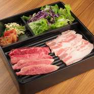 本日の和牛肉切り落としといわて極上豚の合わせ盛り。いわて極上豚は希少価値の高い上質な豚肉を使用しています。（ライス・サラダ・スープ・ナムル・キムチ付き）