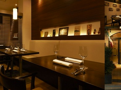 店内テーブル席