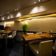 「神戸牛」を使ったコースはもちろん、好みに合わせて選びやすいお肉以外の食材を扱うメニューも充実。鮑・オマール海老・青森産のホタテなど海鮮も満喫することができます。