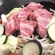 看板メニューの『ジンギスカン』や『ラムしゃぶ』などに使われるラム肉は全て冷凍せず仕入れる「生ラム」。そのため臭みがまったくなく、ラムが苦手だという人もおいしくいただける新鮮さが自慢だそう。
