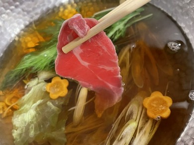 関西では珍しい希少なラムしゃぶ・ジビエ鍋が堪能できます