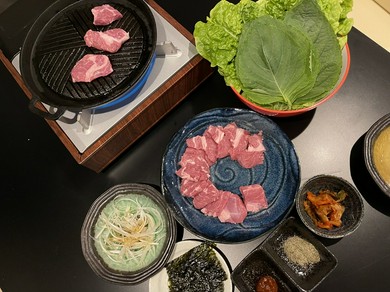 まろやかな甘みの韓国味噌がラム肉の旨み引き出す『極旨　厳選生ラムのラムギョプサル』