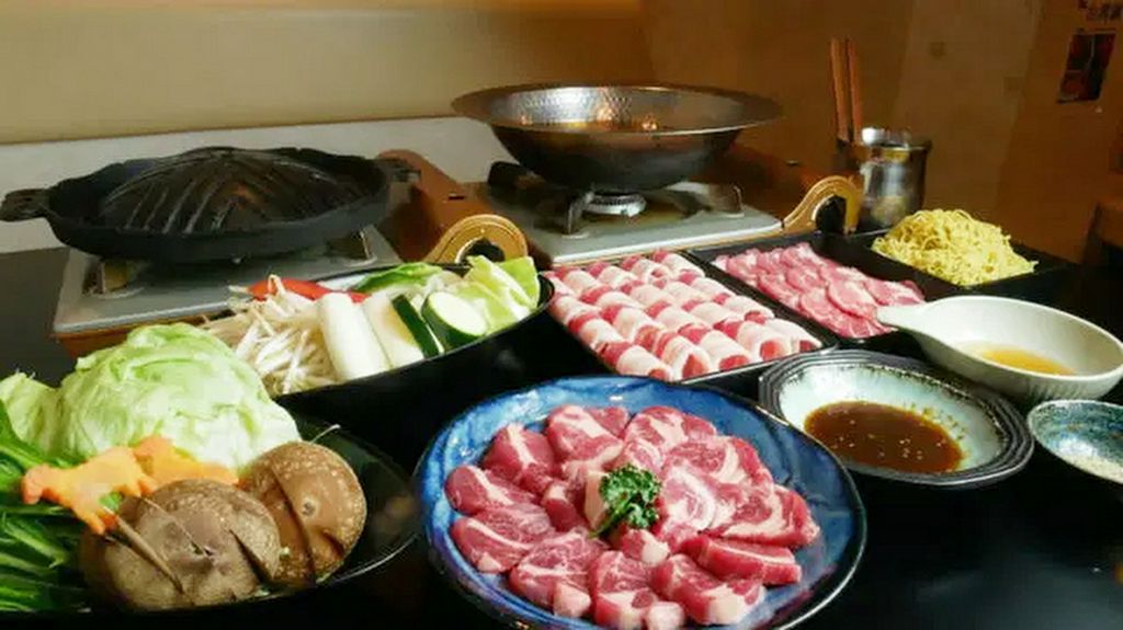 生ラムジンギスカンとラムしゃぶ・黒豚しゃぶしゃぶのコース