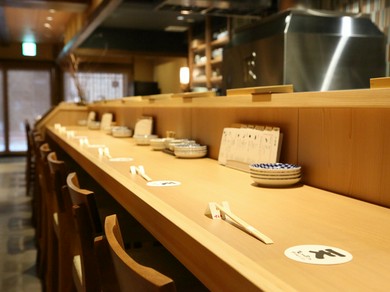 目でも愉しむライブ感、ジュワーッと揚げる音や香りもご馳走に